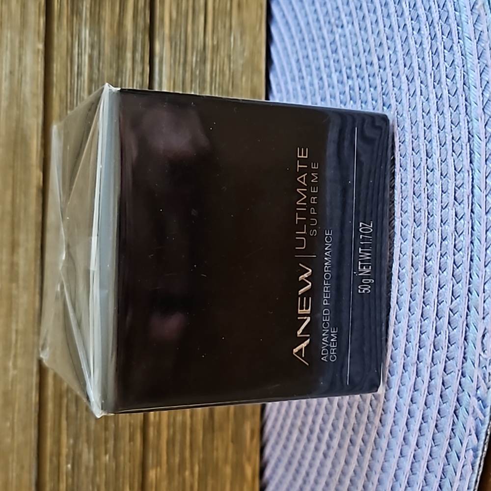 Anew Ultimate Supreme Advanced Performance Creme. 1.7 oz